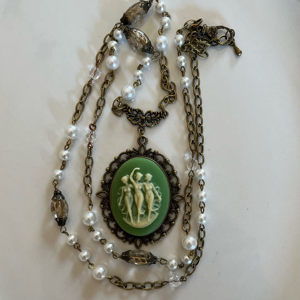 Wedgwood Three Graces Sage Green Vintage 60s Cameo Necklace